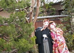 couple wear Japanese mask
